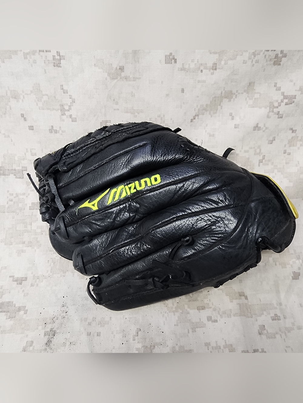 Mizuno (GPL1200F1) Prospect Fast pitch  Youth Softball 12” inch.  RHT